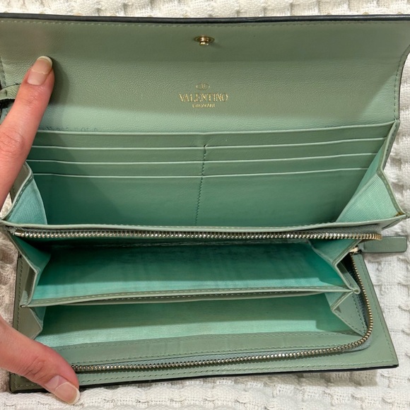 Valentino Garavani rockstud wristlet wallet green tea sorbet - Picture 7 of 10